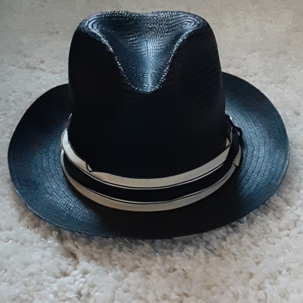 Fedora - Picture 3 of 4
